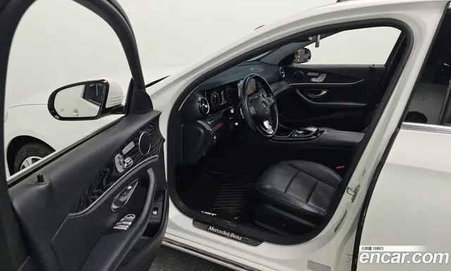 Mercedes-Benz E-Class 2017 2.0 автомат (гидро), миниатюра 10 Mercedes-Benz E-Class 2017 2.0 автомат (гидро), миниатюра 10