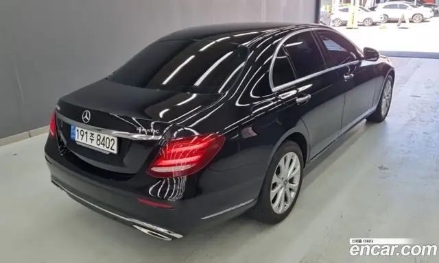 Mercedes-Benz E-Class 2018 2.0 автомат (гидро), миниатюра 4 Mercedes-Benz E-Class 2018 2.0 автомат (гидро), миниатюра 4