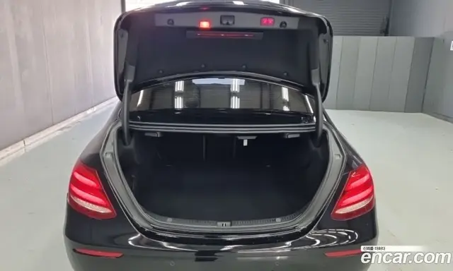 Mercedes-Benz E-Class 2018 2.0 автомат (гидро), миниатюра 5 Mercedes-Benz E-Class 2018 2.0 автомат (гидро), миниатюра 5