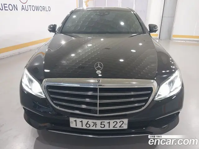 Mercedes-Benz E-Class 2019 2.0 автомат (гидро), миниатюра 2