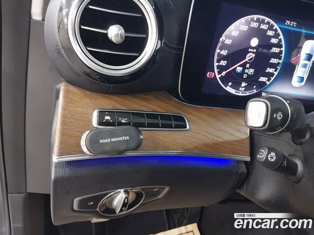 Mercedes-Benz E-Class 2019 2.0 автомат (гидро), миниатюра 11