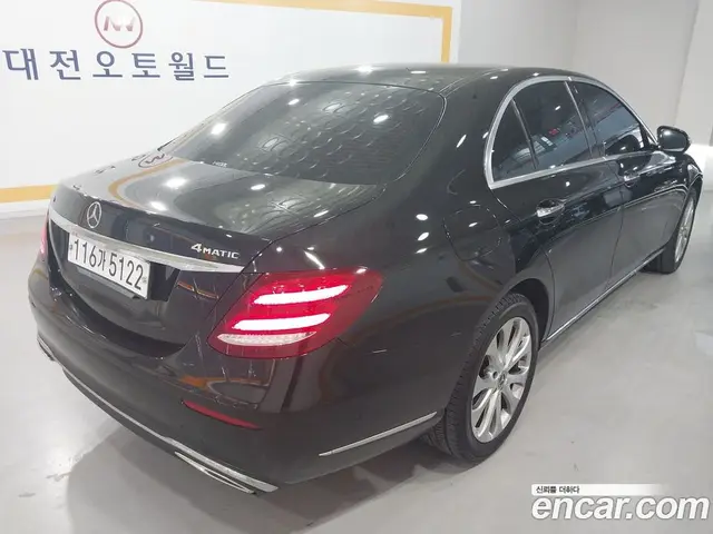 Mercedes-Benz E-Class 2019 2.0 автомат (гидро), миниатюра 3