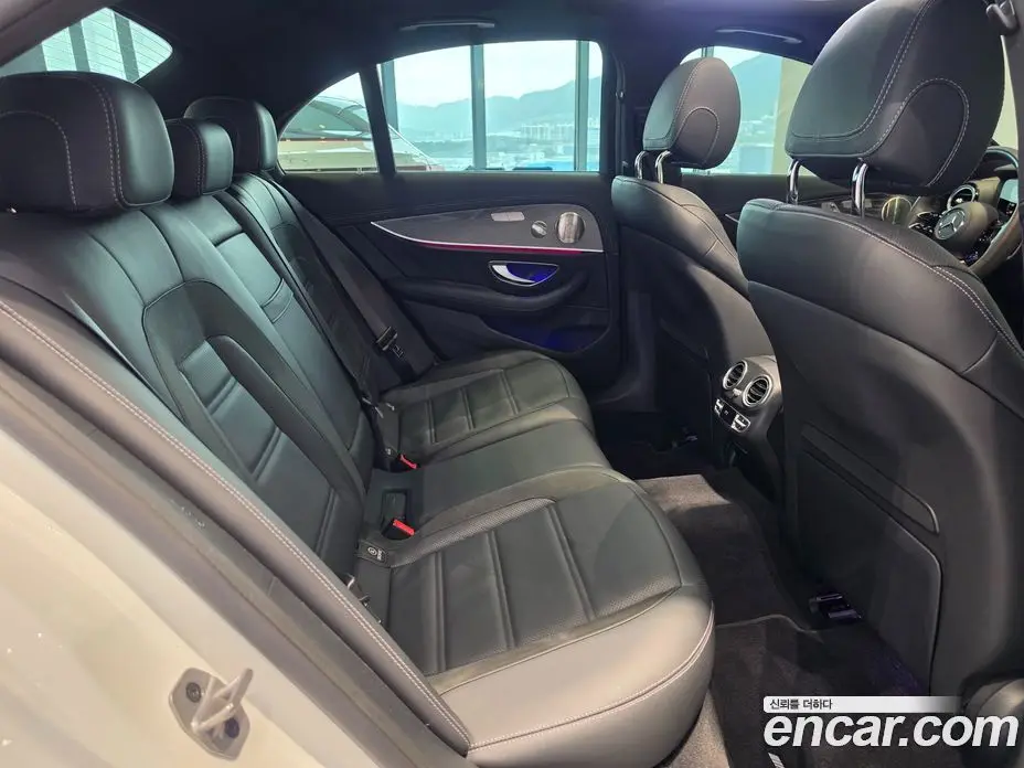 Mercedes-Benz E-Class 2023 3.0 автомат (гидро), фото 12