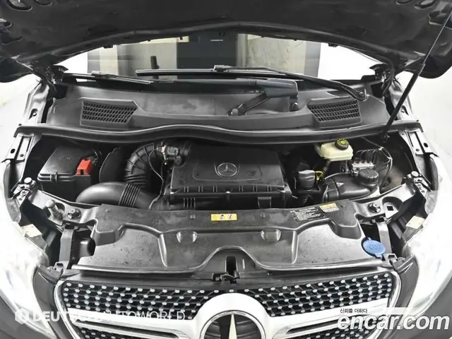 Mercedes-Benz V-Class 2018 2.1 автомат (гидро), миниатюра 6