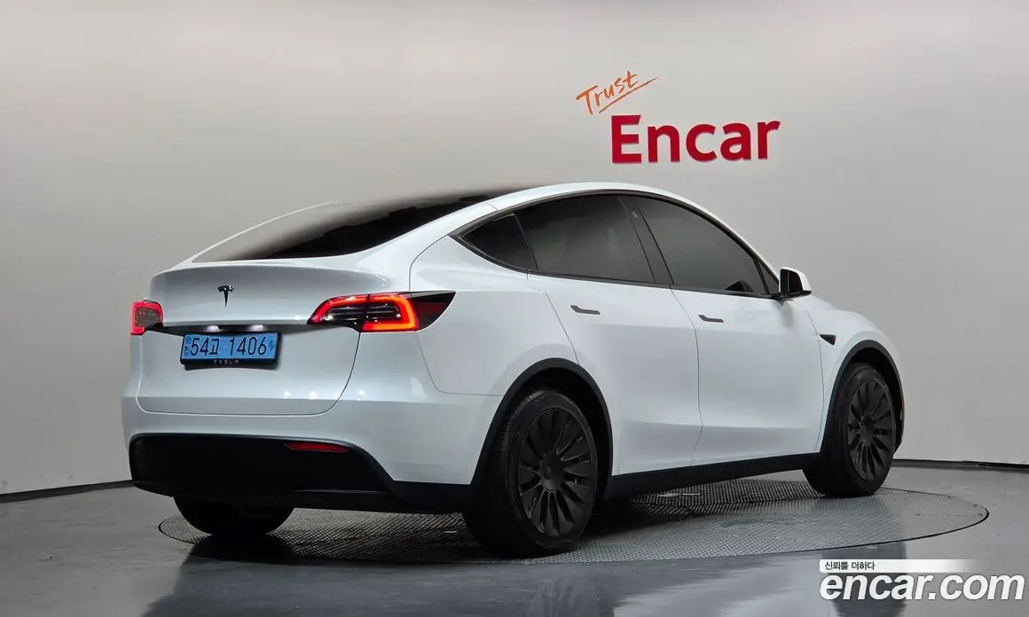 Tesla Model Y 2024 0.2 автомат (гидро), фото 1 Tesla Model Y 2024 0.2 автомат (гидро), фото 1