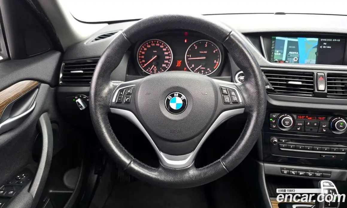 BMW X1 2015 2.0 автомат (гидро), фото 13