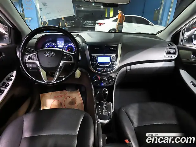 Hyundai Accent 2013 1.4 автомат (гидро), миниатюра 5