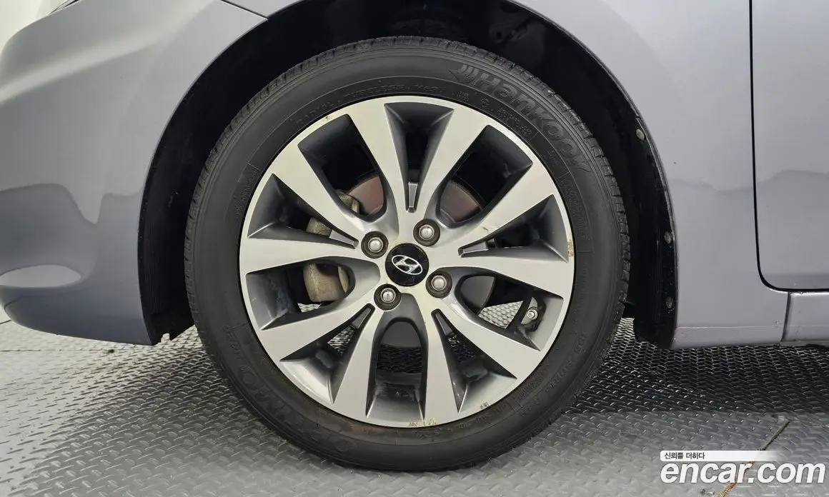 Hyundai Accent 2016 1.6 автомат (гидро), фото 5
