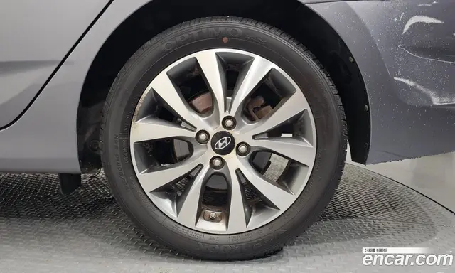 Hyundai Accent 2016 1.6 автомат (гидро), миниатюра 7