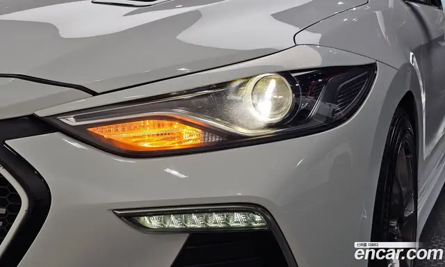 Hyundai Avante 2016 1.6 автомат (гидро), миниатюра 7