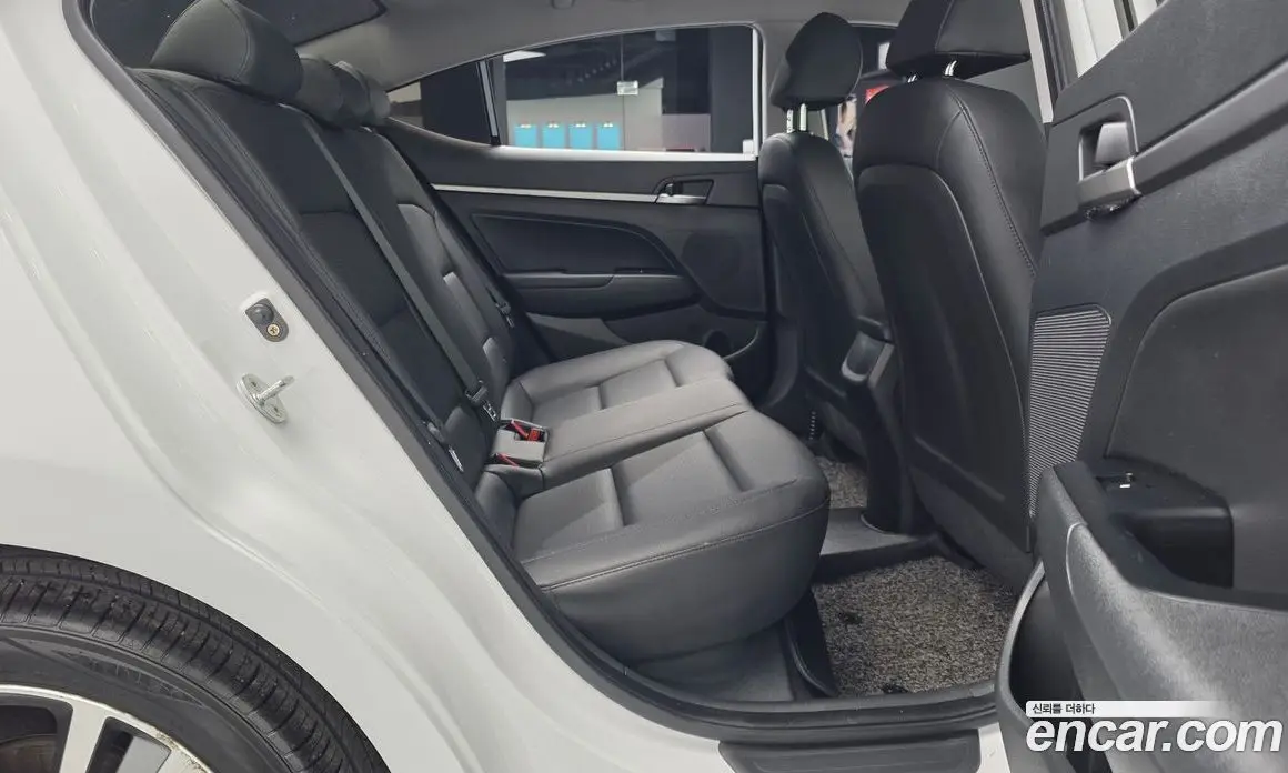 Hyundai Avante 2018 1.6 автомат (гидро), фото 12