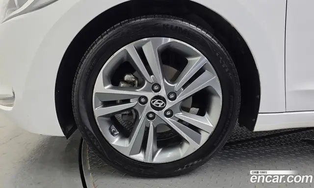 Hyundai Avante 2018 1.6 автомат (гидро), миниатюра 5
