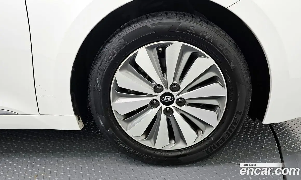 Hyundai Grandeur 2014 2.4 автомат (гидро), фото 5 Hyundai Grandeur 2014 2.4 автомат (гидро), фото 5