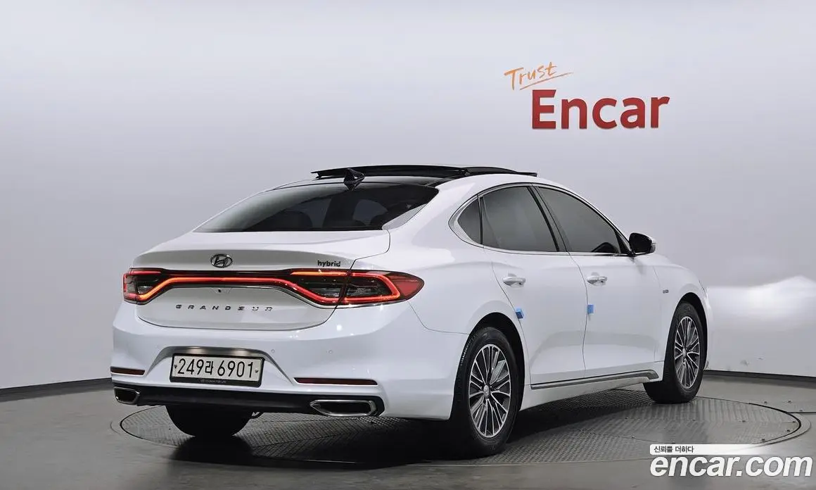 Hyundai Grandeur 2018 2.4 автомат (гидро), фото 2