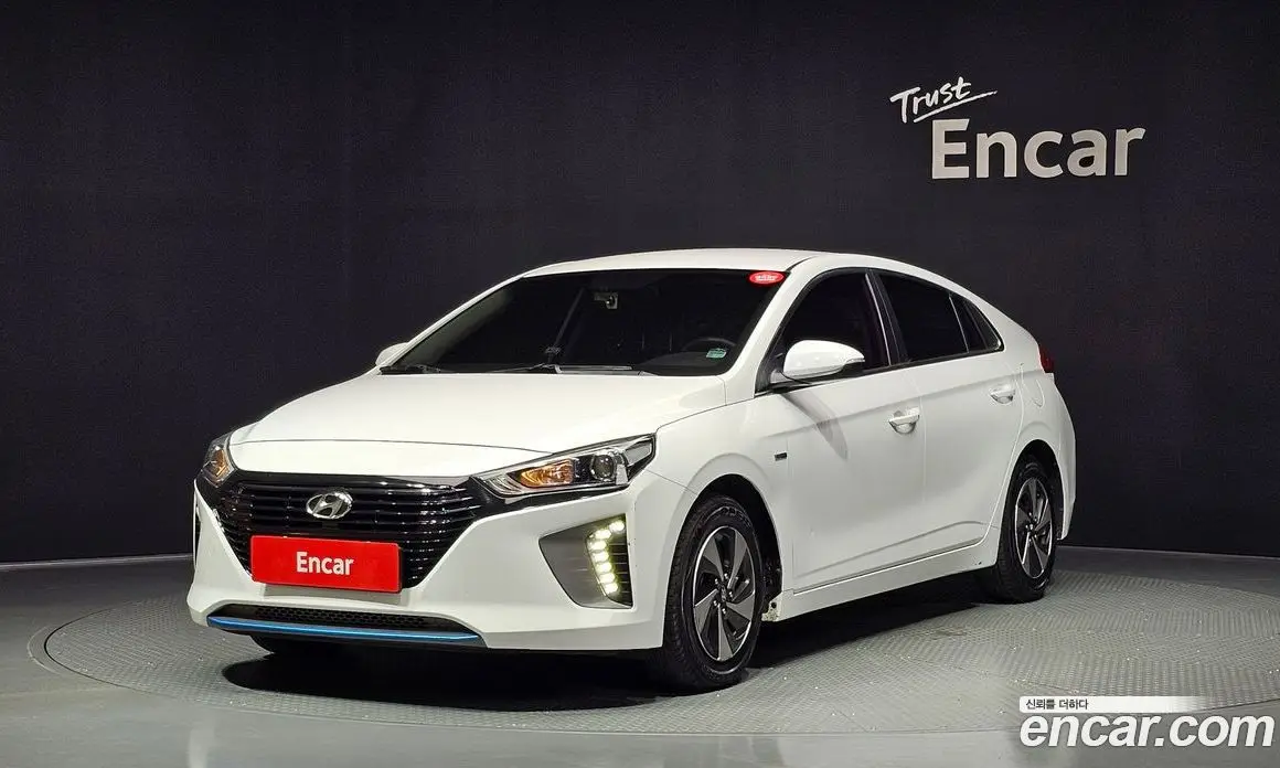 Hyundai Ioniq 2016 1.6 автомат (гидро), фото 1 Hyundai Ioniq 2016 1.6 автомат (гидро), фото 1