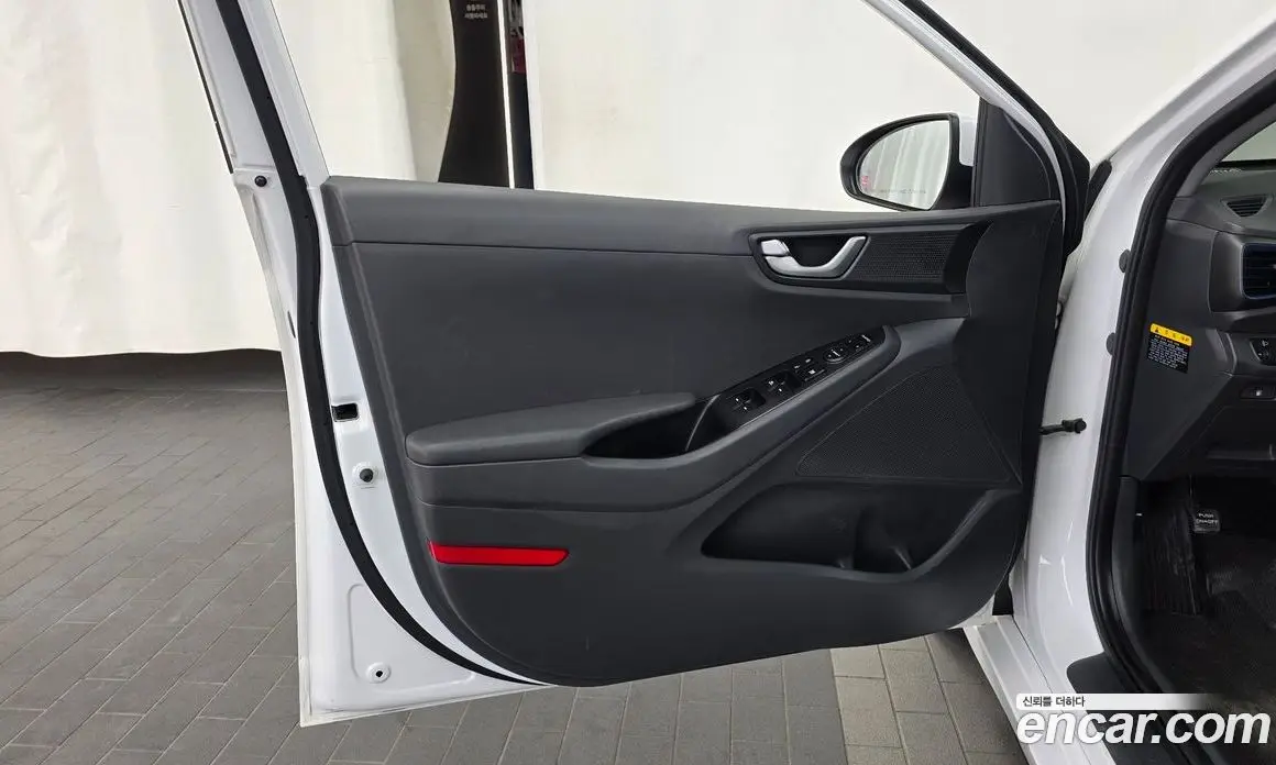 Hyundai Ioniq 2016 1.6 автомат (гидро), фото 14 Hyundai Ioniq 2016 1.6 автомат (гидро), фото 14