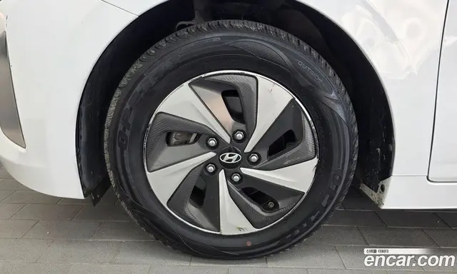 Hyundai Ioniq 2016 1.6 автомат (гидро), миниатюра 5 Hyundai Ioniq 2016 1.6 автомат (гидро), миниатюра 5