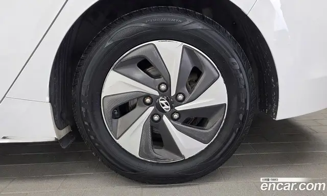 Hyundai Ioniq 2016 1.6 автомат (гидро), миниатюра 7 Hyundai Ioniq 2016 1.6 автомат (гидро), миниатюра 7
