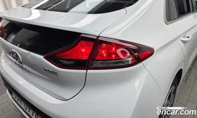 Hyundai Ioniq 2016 1.6 автомат (гидро), миниатюра 9 Hyundai Ioniq 2016 1.6 автомат (гидро), миниатюра 9