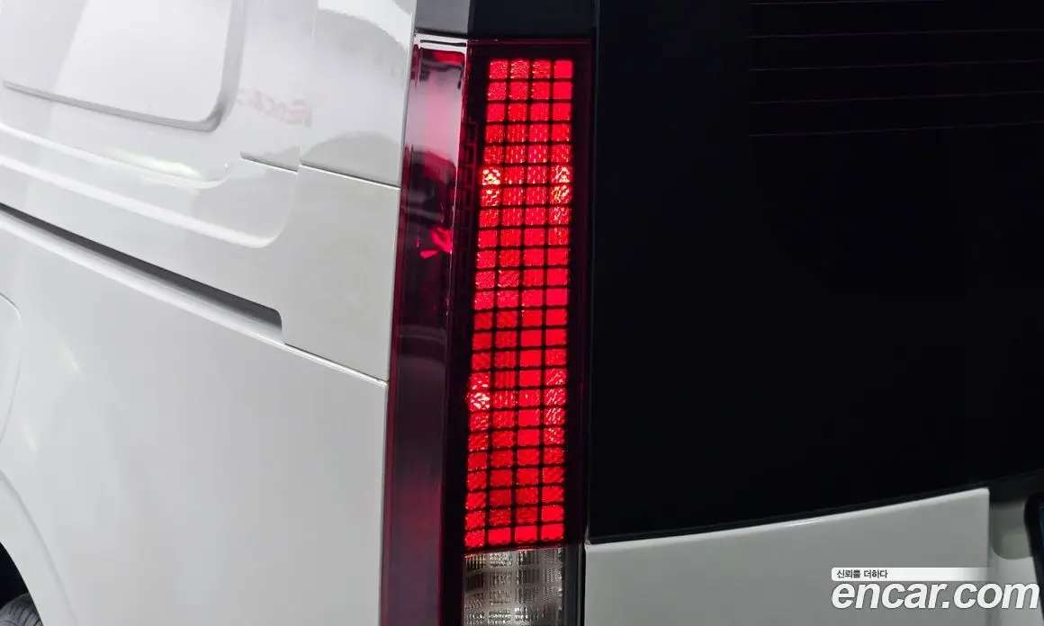 Hyundai Staria 2022 2.2 автомат (гидро), фото 9