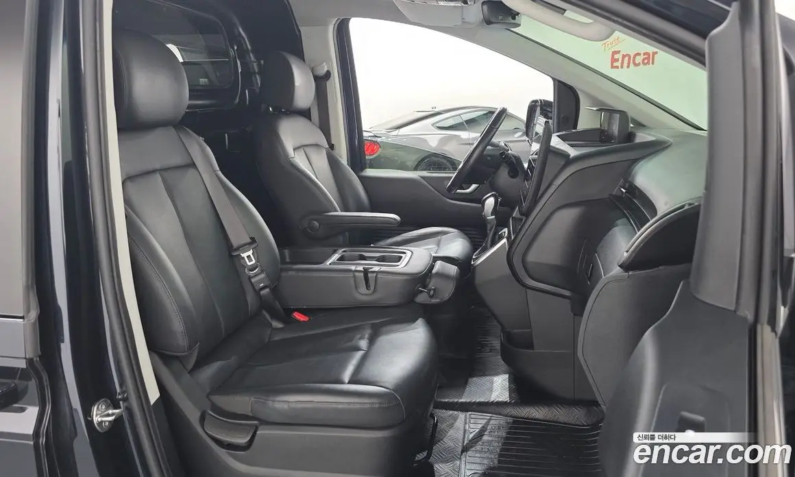 Hyundai Staria 2023 2.2 автомат (гидро), фото 16