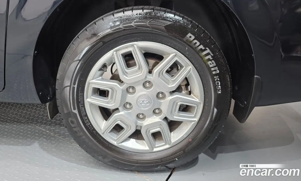 Hyundai Staria 2023 2.2 автомат (гидро), фото 7