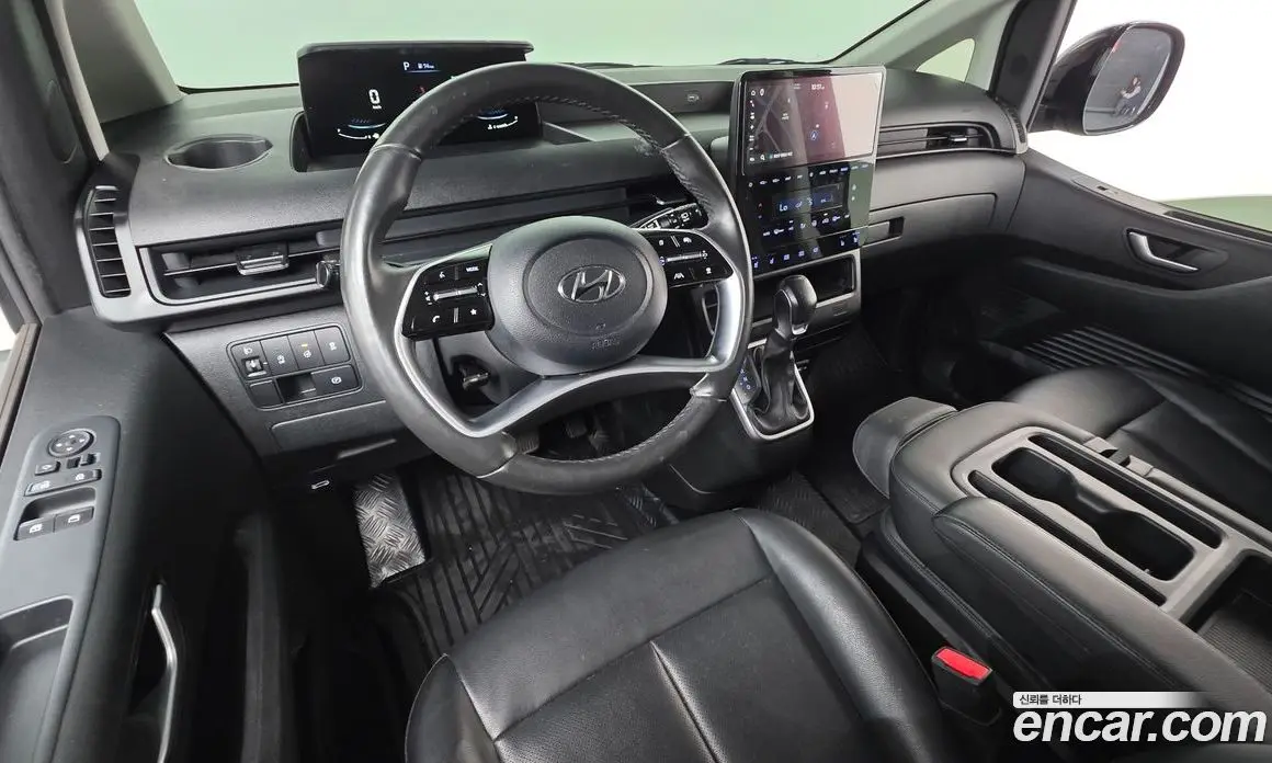 Hyundai Staria 2023 2.2 автомат (гидро), фото 10