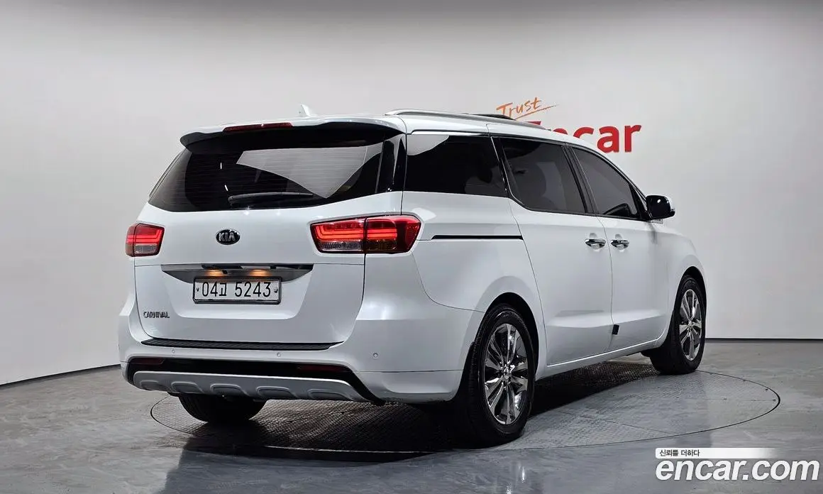 Kia Carnival 2015 2.2 автомат (гидро), фото 2