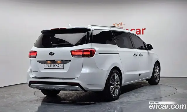Kia Carnival 2015 2.2 автомат (гидро), миниатюра 2