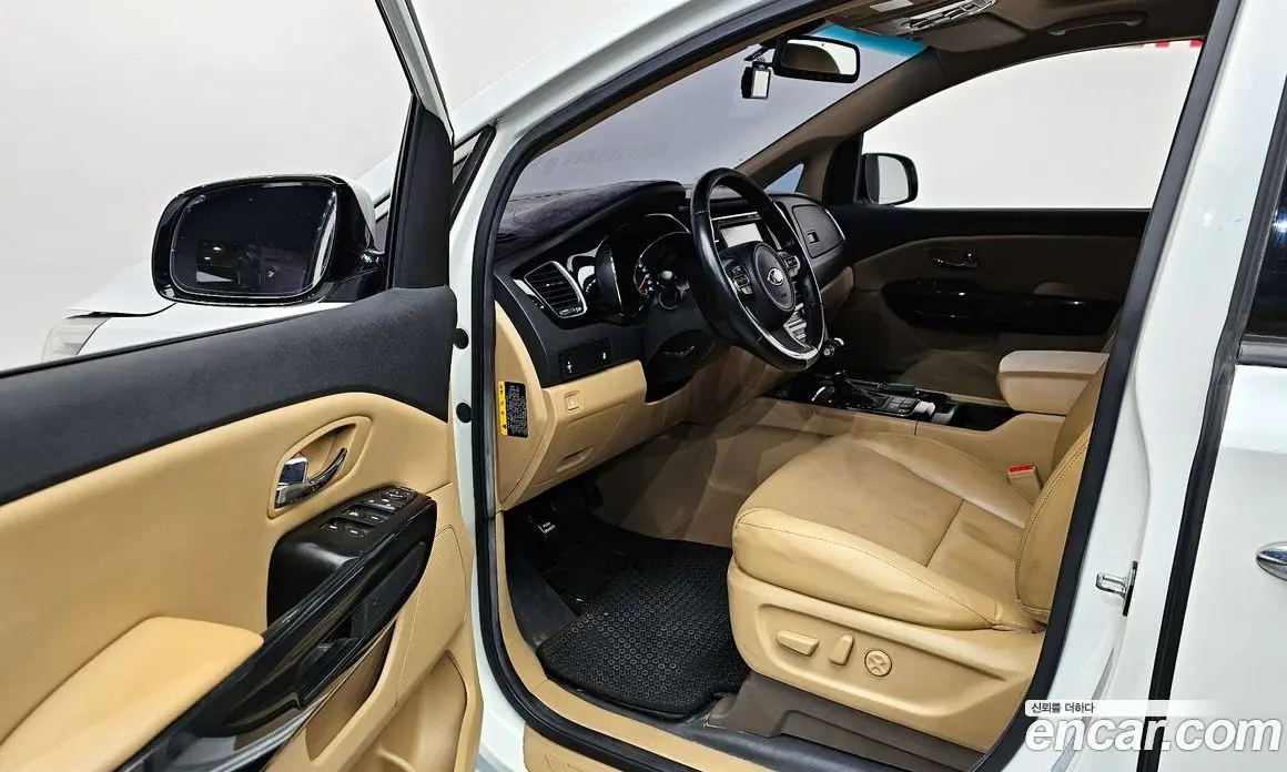 Kia Carnival 2015 2.2 автомат (гидро), фото 11