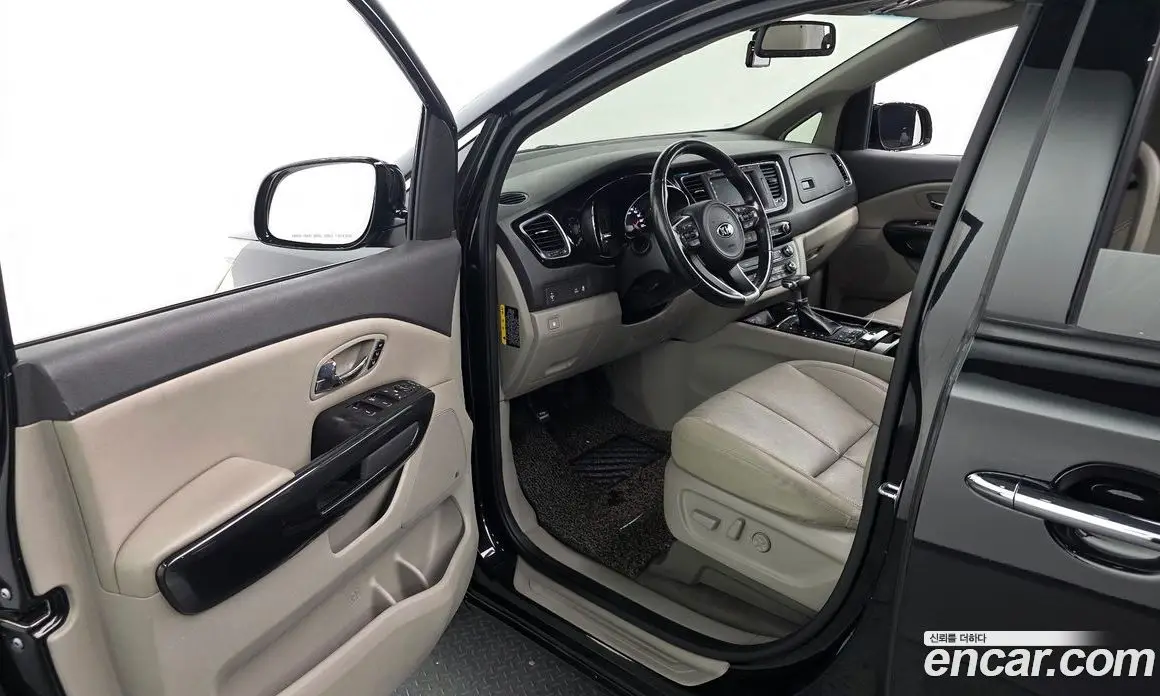 Kia Carnival 2016 2.2 автомат (гидро), фото 10 Kia Carnival 2016 2.2 автомат (гидро), фото 10