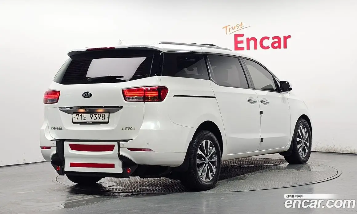Kia Carnival 2017 2.2 автомат (гидро), фото 2