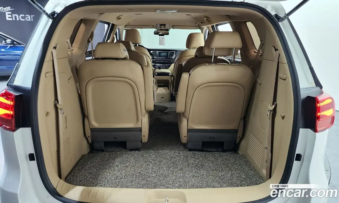 Kia Carnival 2018 2.2 автомат (гидро), фото 20 Kia Carnival 2018 2.2 автомат (гидро), фото 20