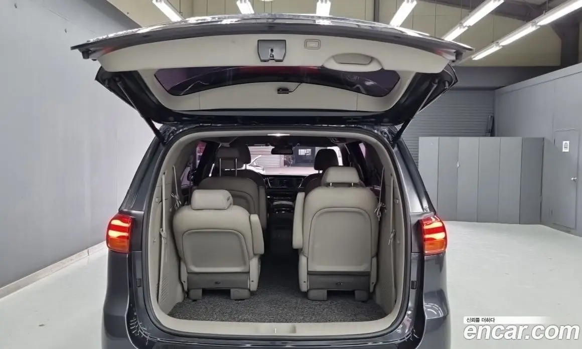 Kia Carnival 2018 2.2 автомат (гидро), фото 16