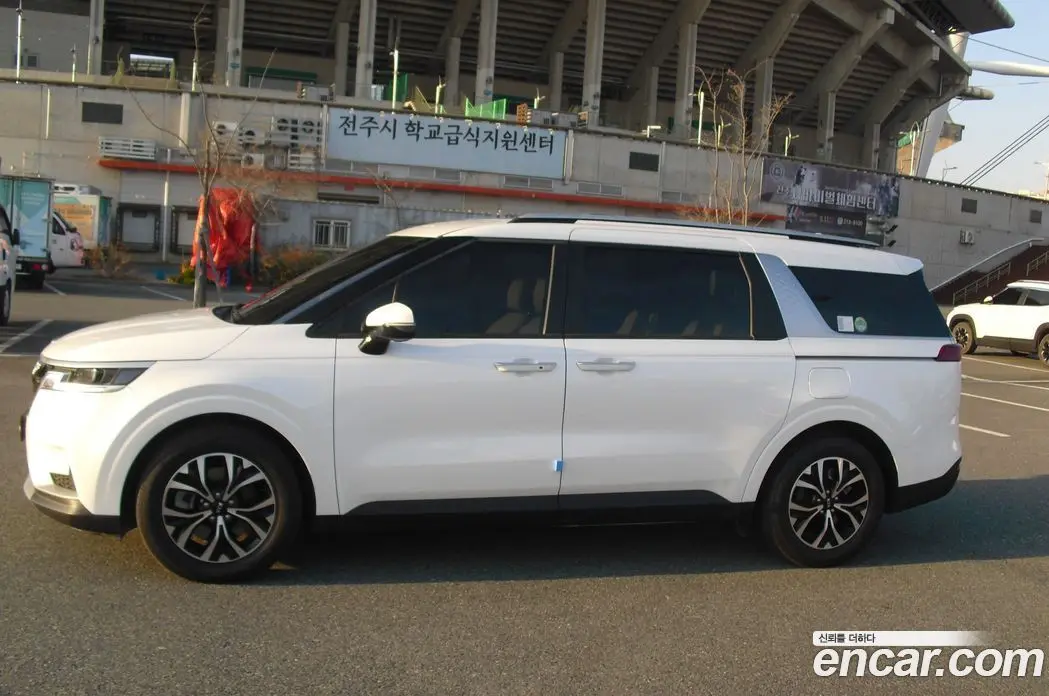 Kia Carnival 2021 2.2 автомат (гидро), фото 2