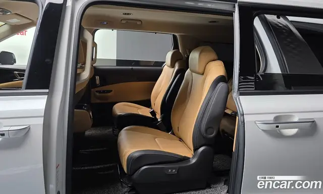 Kia Carnival 2021 2.2 автомат (гидро), миниатюра 11