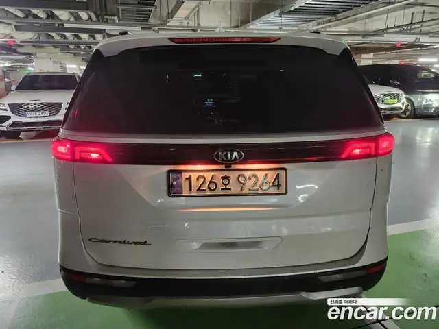 Kia Carnival 2021 2.2 автомат (гидро), миниатюра 4 Kia Carnival 2021 2.2 автомат (гидро), миниатюра 4