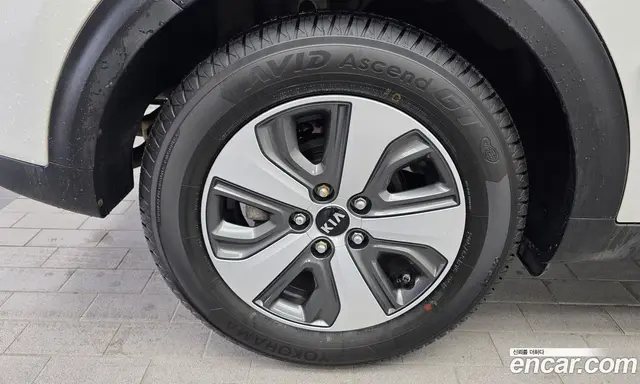 Kia Niro 2016 1.6 автомат (гидро), миниатюра 5 Kia Niro 2016 1.6 автомат (гидро), миниатюра 5