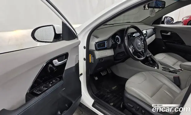 Kia Niro 2016 1.6 автомат (гидро), миниатюра 10 Kia Niro 2016 1.6 автомат (гидро), миниатюра 10