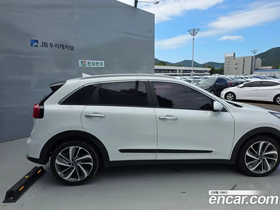 Kia Niro 2017 1.6 автомат (гидро), фото 3 Kia Niro 2017 1.6 автомат (гидро), фото 3