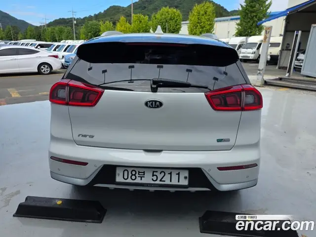Kia Niro 2017 1.6 автомат (гидро), миниатюра 4 Kia Niro 2017 1.6 автомат (гидро), миниатюра 4