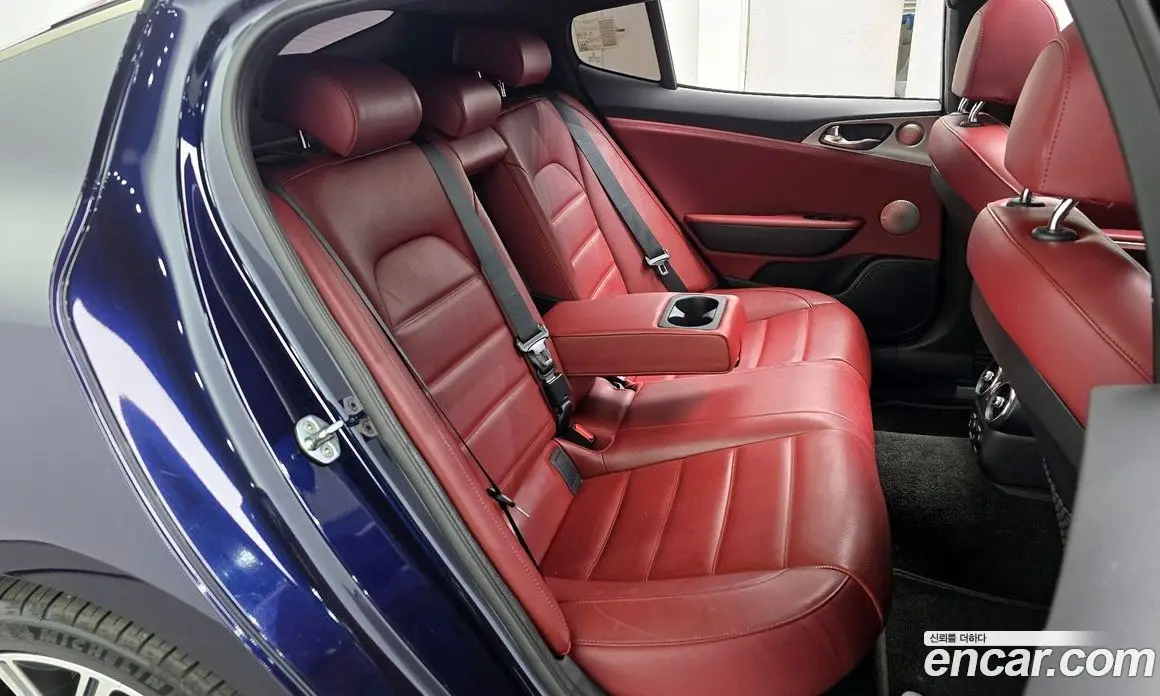 Kia Stinger 2018 3.3 автомат (гидро), фото 12 Kia Stinger 2018 3.3 автомат (гидро), фото 12