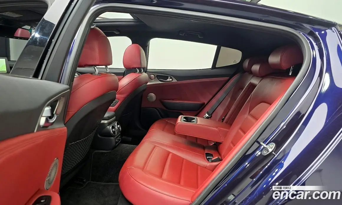Kia Stinger 2018 3.3 автомат (гидро), фото 13 Kia Stinger 2018 3.3 автомат (гидро), фото 13