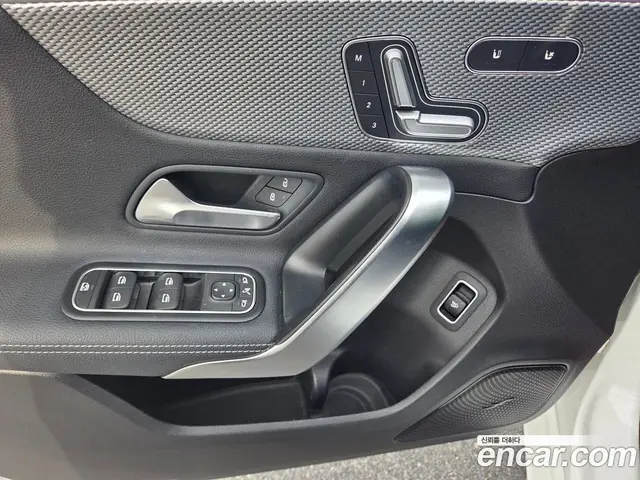Mercedes-Benz A-Class 2021 2.0 автомат (гидро), миниатюра 12