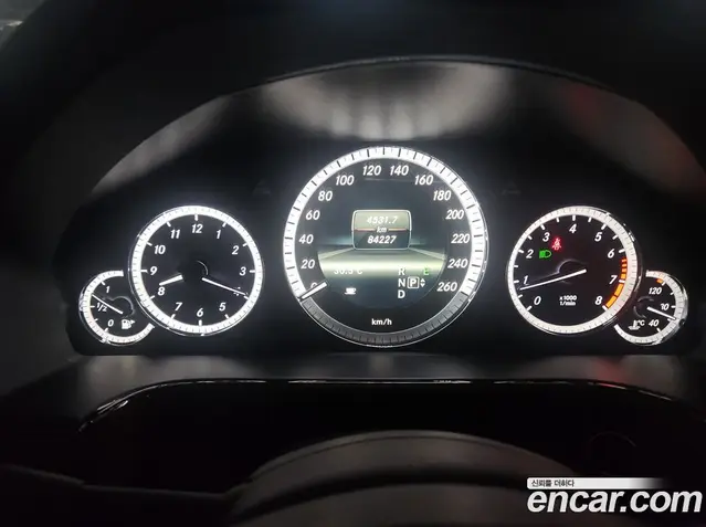 Mercedes-Benz E-Class 2013 1.8 автомат (гидро), миниатюра 6