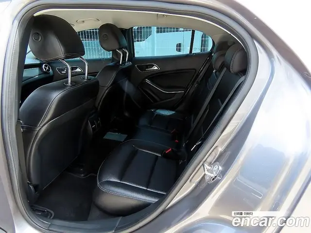 Mercedes-Benz GLA-Class 2018 2.0 автомат (гидро), миниатюра 5 Mercedes-Benz GLA-Class 2018 2.0 автомат (гидро), миниатюра 5