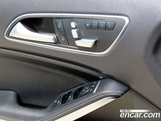 Mercedes-Benz GLA-Class 2018 2.0 автомат (гидро), миниатюра 10 Mercedes-Benz GLA-Class 2018 2.0 автомат (гидро), миниатюра 10