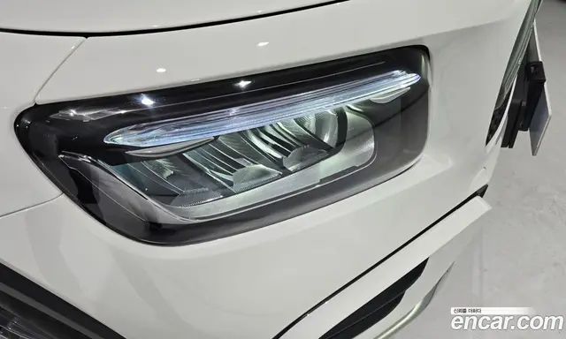 Mercedes-Benz GLB-Class 2025 2.0 автомат (гидро), миниатюра 12