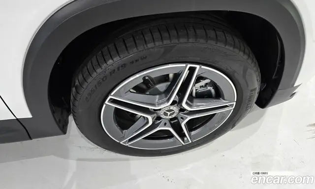 Mercedes-Benz GLB-Class 2025 2.0 автомат (гидро), миниатюра 5
