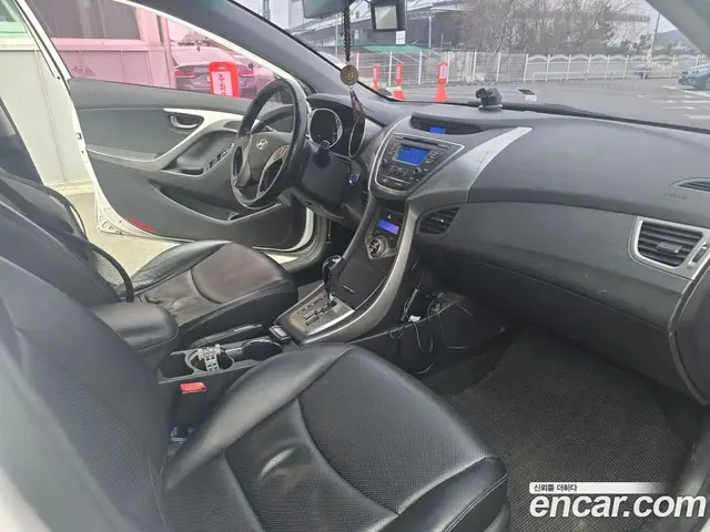 Hyundai Avante 2013 1.6 автомат (гидро), миниатюра 11